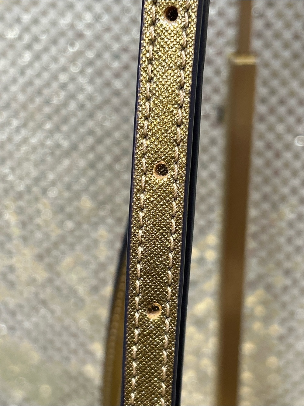 Michael Kors Gold Crossbody Bag Approx. 9.5 x 6.5 x 2 - Picture 11 of 16